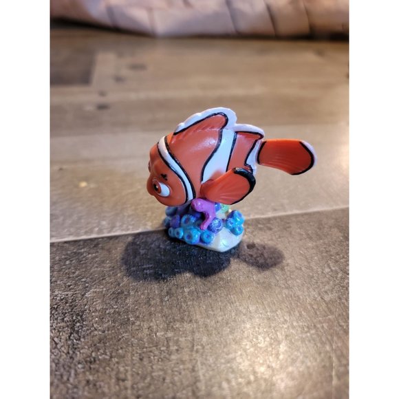 Finding Nemo Disney Flounder fish toy figure - Picture 3 of 6